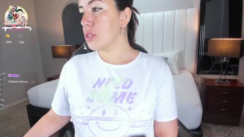 Snapshot of vanitysex chatting on 12-03-24, 11:33 Karine online show from 12-03-24, 11:33