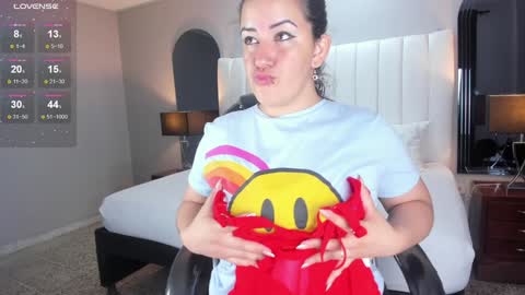 Snapshot of vanitysex chatting on 12-11-24, 11:41 Karine online show from 12-11-24, 11:41