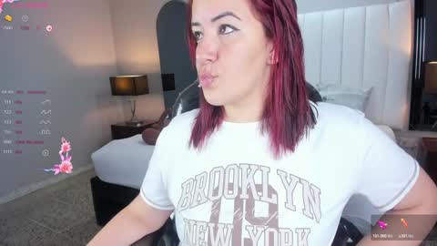 Snapshot of vanitysex chatting on 01-07-25, 11:37 Karine online show from 01-07-25, 11:37