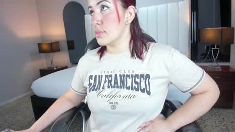 Snapshot of vanitysex chatting on 01-09-25, 11:36 Karine online show from 01-09-25, 11:36