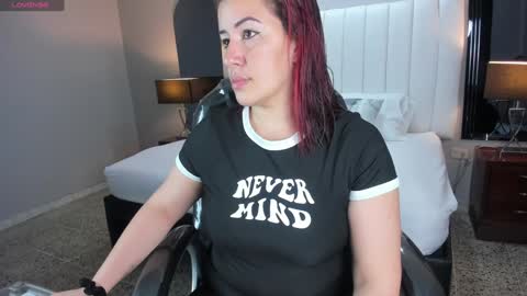 Snapshot of vanitysex chatting on 02-08-25, 11:33 Karine online show from 02-08-25, 11:33
