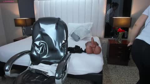 Snapshot of vanitysex chatting on 03-05-25, 11:38 Karine online show from 03-05-25, 11:38