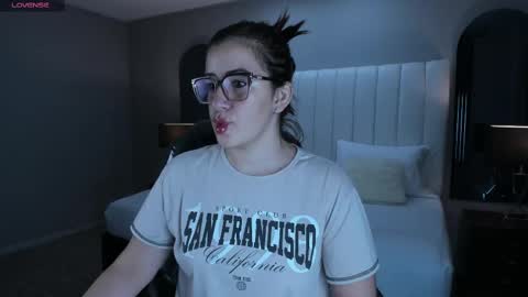 Snapshot of vanitysex chatting on 09-09-25, 11:32 Karine online show from 09-09-25, 11:32