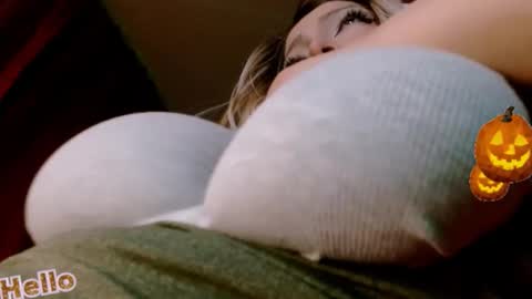 Snapshot of vanne_amet chatting on 10-09-25, 11:25 free follow me online show from 10-09-25, 11:25