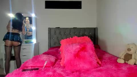 Snapshot of vanne_horny77 chatting on 10-24-25, 02:19 Vanessa online show from 10-24-25, 02:19