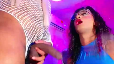 Snapshot of vannesa01 chatting on 10-15-25, 07:47 vannesa01 online show from 10-15-25, 07:47