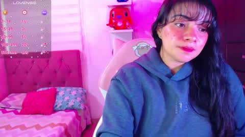 Snapshot of vannessa_shy chatting on 01-08-25, 04:11 Vanesa online show from 01-08-25, 04:11