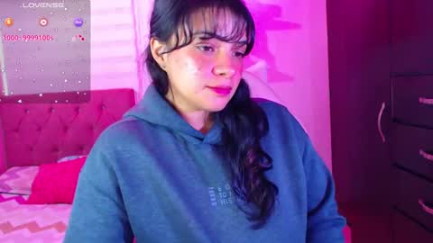 Snapshot of vannessa_shy chatting on 01-08-25, 08:50 Vanesa online show from 01-08-25, 08:50