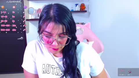 Snapshot of vannessa_shy chatting on 02-07-25, 09:04 Vanesa online show from 02-07-25, 09:04