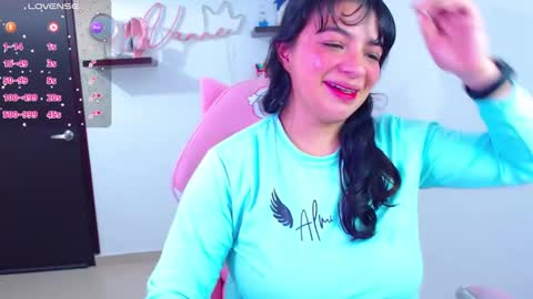 Snapshot of vannessa_shy chatting on 02-10-25, 09:25 Vanesa online show from 02-10-25, 09:25