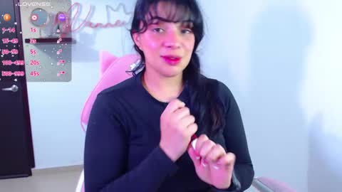 Snapshot of vannessa_shy chatting on 02-27-25, 08:53 Vanesa online show from 02-27-25, 08:53