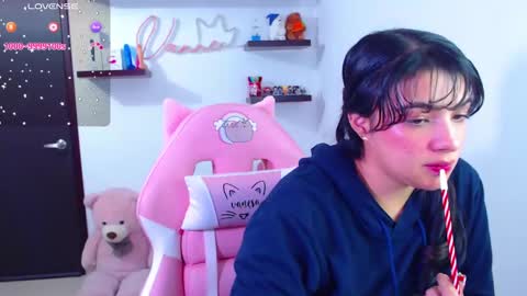 Snapshot of vannessa_shy chatting on 03-03-25, 10:10 Vanesa online show from 03-03-25, 10:10