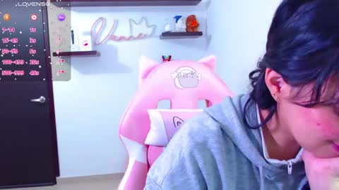 Snapshot of vannessa_shy chatting on 03-12-25, 08:52 Vanesa online show from 03-12-25, 08:52