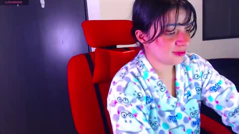 Snapshot of vannessa_shy chatting on 10-13-25, 10:54 Vanesa online show from 10-13-25, 10:54