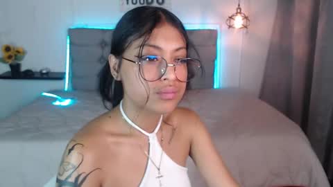 Snapshot of vannesweet_ chatting on 12-23-24, 10:44 vane online show from 12-23-24, 10:44