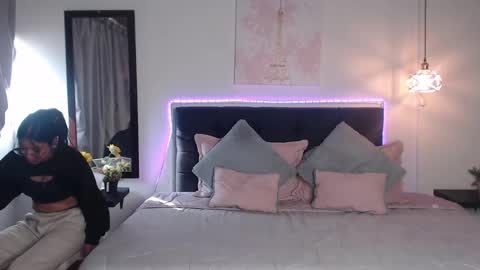 Snapshot of vannesweet_ chatting on 12-31-24, 09:06 vane online show from 12-31-24, 09:06