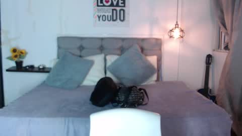 Snapshot of vannesweet_ chatting on 01-03-25, 07:18 vane online show from 01-03-25, 07:18