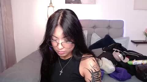 Snapshot of vannesweet_ chatting on 01-21-25, 08:11 vane online show from 01-21-25, 08:11