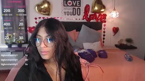 Snapshot of vannesweet_ chatting on 02-04-25, 07:33 vane online show from 02-04-25, 07:33