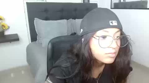 Snapshot of vannesweet_ chatting on 09-15-25, 08:31 vane online show from 09-15-25, 08:31