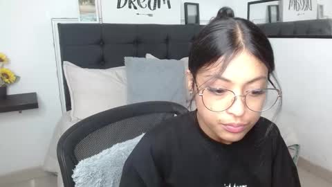 Snapshot of vannesweet_ chatting on 09-16-25, 10:44 vane online show from 09-16-25, 10:44