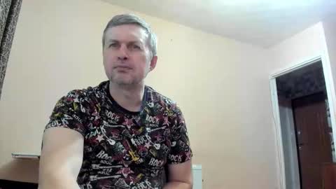 Snapshot of vano_822 chatting on 10-31-25, 10:44 vano_822 online show from 10-31-25, 10:44