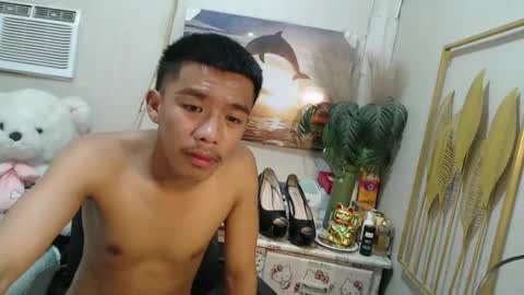 Snapshot of vanxxx2005 chatting on 02-20-25, 01:36 vanxxx2005 online show from 02-20-25, 01:36