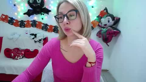Snapshot of vasilisasii chatting on 10-17-25, 08:06 Vasilisa online show from 10-17-25, 08:06