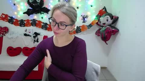 Snapshot of vasilisasii chatting on 10-22-25, 05:30 Vasilisa online show from 10-22-25, 05:30