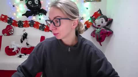 Snapshot of vasilisasii chatting on 10-27-25, 06:06 Vasilisa online show from 10-27-25, 06:06