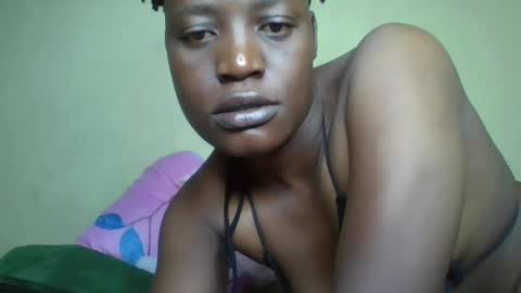 Snapshot of vee_tommy chatting on 12-06-24, 12:45 Vee tommy online show from 12-06-24, 12:45