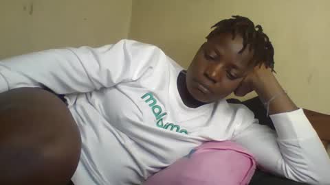 Snapshot of vee_tommy chatting on 01-28-25, 11:39 Vee tommy online show from 01-28-25, 11:39