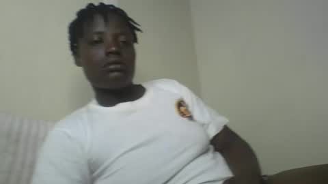 Snapshot of vee_tommy chatting on 02-19-25, 04:11 Vee tommy online show from 02-19-25, 04:11