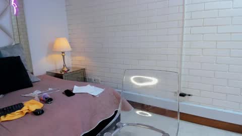 Vee Simons online show from 12-18-24, 12:21