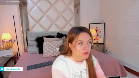 Vee Simons online show from 12-23-24, 08:25