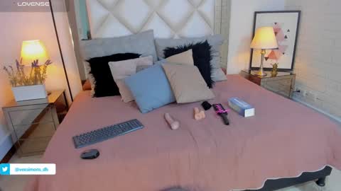 Vee Simons online show from 12-26-24, 11:13