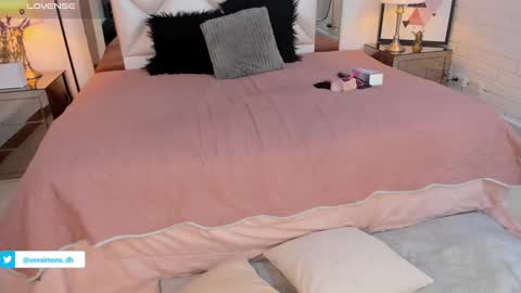 Vee Simons online show from 12-28-24, 11:26