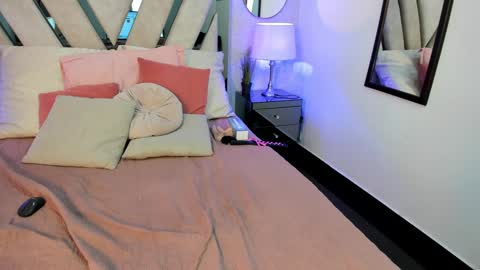 Vee Simons online show from 01-04-25, 04:43