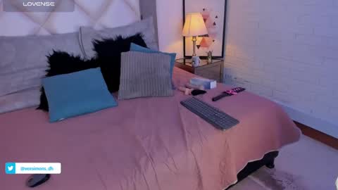 Vee Simons online show from 01-10-25, 10:15