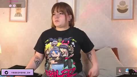 Vee Simons online show from 12-14-25, 02:00