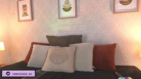 Vee Simons online show from 02-12-26, 07:42