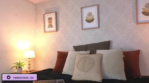 Vee Simons online show from 03-09-26, 08:02