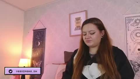 Vee Simons online show from 05-27-26, 08:39