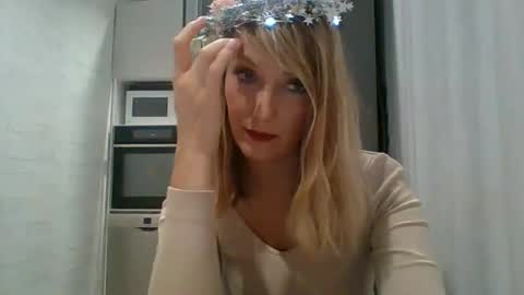 Veessa online show from 12-19-25, 03:19