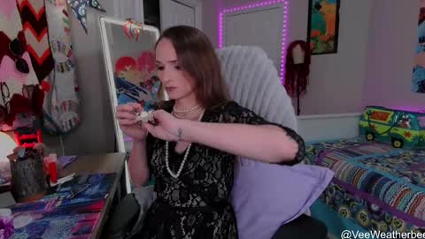 Violet Weatherbee online show from 05-16-26, 12:18