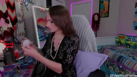 Violet Weatherbee online show from 05-16-26, 12:40
