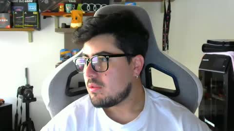 Snapshot of veils24 chatting on 09-08-25, 02:49 Charles online show from 09-08-25, 02:49