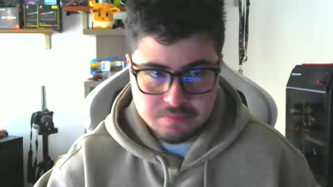 Snapshot of veils24 chatting on 11-05-25, 02:17 Charles online show from 11-05-25, 02:17