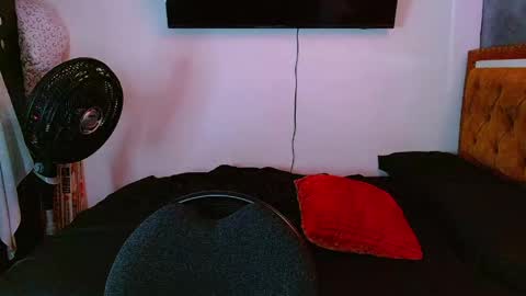 velk_hot1 online show from 05-06-26, 12:43