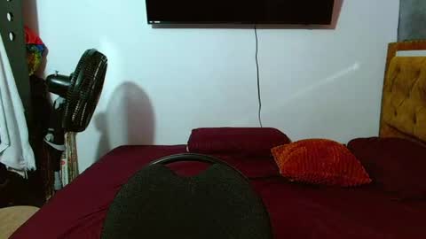 velk_hot1 online show from 06-16-26, 12:52